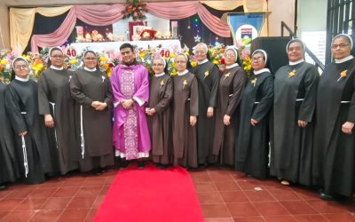 15 y 40 años de vida consagrada